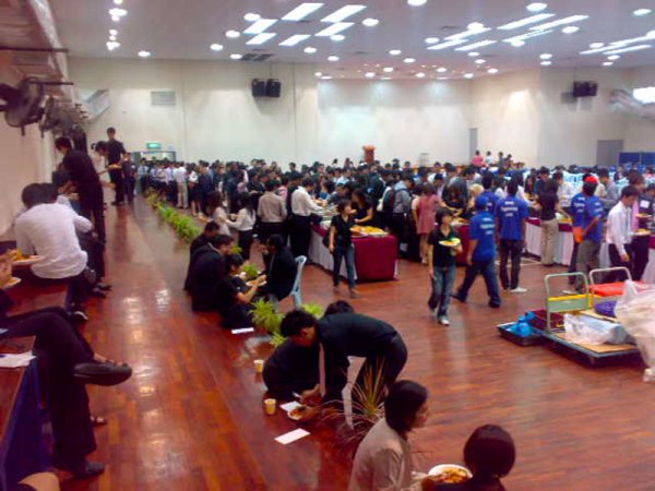 Seating & Crowd